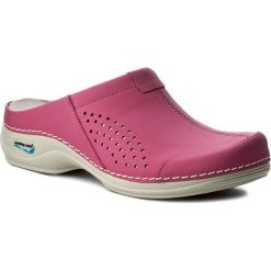 Klapki NURSING CARE - Veneza WG3A09 Fuxia. Różowe klapki damskie marki Nursing Care, ze skóry. Za 279,00 zł.