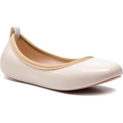 Baleriny MELISSA - Lance Ad 32427 Beige/Beige 50484. Brązowe baleriny damskie Melissa, bez wzorów, z tworzywa sztucznego, bez obcasa. W wyprzedaży za 179,00 zł.