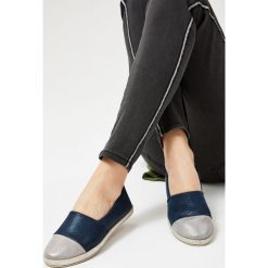 Espadryle z metalicznym połyskiem. Espadryle damskie Moodo, bez wzorów, bez obcasa. Za 34,99 zł.