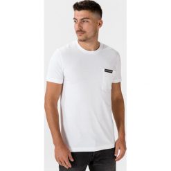 Calvin Klein Institutional Koszulka Biały. Białe podkoszulki męskie Calvin Klein, m, bez wzorów, z bawełny, bez kołnierzyka, z krótkim rękawem, krótkie. Za 152,95 zł.