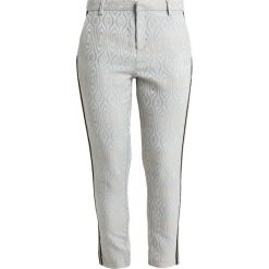 Karen by Simonsen DIPLOMATIC PANTS Spodnie materiałowe harbor grey. Niebieskie spodnie damskie Karen by Simonsen, bez wzorów, z elastanu. Za 629,00 zł.