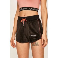 Roberto Cavalli Sport - Szorty. Czarne spodenki sportowe damskie Roberto Cavalli Sport, s, bez wzorów, z elastanu, sportowe. W wyprzedaży za 599,90 zł.