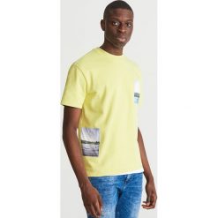 T-shirt z naszywanymi grafikami - Żółty. Żółte t-shirty męskie Reserved, s, bez wzorów, bez kołnierzyka. Za 79,99 zł.