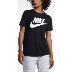 Koszulka Nike NSW Essential Tee (829747-010). Czarne koszulki damskie Nike, bez wzorów, z poliesteru, bez kołnierzyka. Za 99,99 zł.