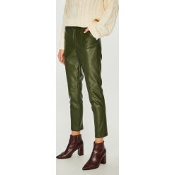 Answear - Spodnie. Spodnie damskie ANSWEAR, s, z haftami, ze skóry, casualowe. W wyprzedaży za 139,90 zł.