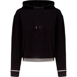Bluza EA7 EMPORIO ARMANI. Czarne bluzy damskie EA7 Emporio Armani, bez wzorów, z tkaniny, bez rękawów, z kapturem. W wyprzedaży za 504,00 zł.