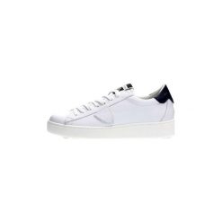 Buty Philippe Model Paris VBLU V021 MADELEINE. Białe trampki męskie Philippe Model Paris, bez wzorów, bez zapięcia. Za 1001,24 zł.