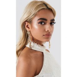 Kolczyki damskie: NA-KD Accessories Długie wiszące kolczyki Blossom – Gold