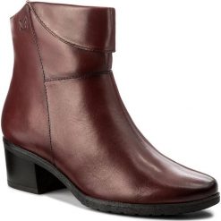 Botki CAPRICE - 9-25323-29 Bordeaux Nappa 540. Czerwone botki damskie na obcasie marki Caprice, ze skóry. W wyprzedaży za 259,00 zł.