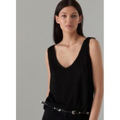 Strukturalny top - Czarny. Czarne topy damskie Mohito, s, bez wzorów, bez kołnierzyka. Za 69,99 zł.