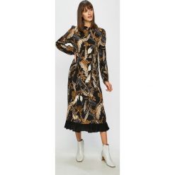 Vero Moda - Sukienka. Czarne sukienki damskie Vero Moda, na co dzień, l, bez wzorów, z poliesteru, casualowe, z okrągłym kołnierzem, z długim rękawem, długie, midi, proste. W wyprzedaży za 149,90 zł.