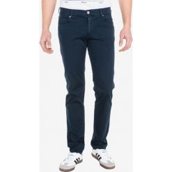 Trussardi Jeans 370 Spodnie Niebieski. Niebieskie spodnie męskie Trussardi Jeans, bez wzorów, z elastanu. Za 395,95 zł.