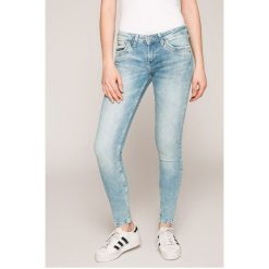 Pepe Jeans - Jeansy RIPPLE. Niebieskie jeansy damskie skinny marki Pepe Jeans, z elastanu, z obniżonym stanem. W wyprzedaży za 239,90 zł.
