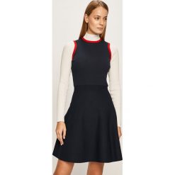Tommy Hilfiger - Sukienka. Niebieskie sukienki damskie TOMMY HILFIGER, na co dzień, s, bez wzorów, z elastanu, casualowe, ze stójką, z długim rękawem, długie, mini, rozkloszowane. W wyprzedaży za 499,90 zł.