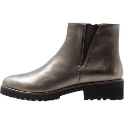 SPM PIKERY Ankle boot silver. Szare botki damskie skórzane marki SPM. Za 419,00 zł.