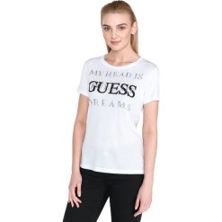 Guess Koszulka Biały. Białe koszulki damskie Guess, xs, z nadrukiem, z bawełny, bez kołnierzyka. Za 206,95 zł.