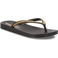 Japonki IPANEMA - Ana Metallic Fem 82021 Black/Black/Gold 23480. Żółte klapki damskie marki Ipanema, bez wzorów, z tworzywa sztucznego, bez obcasa. Za 74,99 zł.