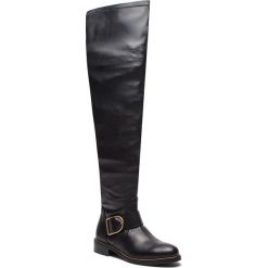 Muszkieterki TOMMY HILFIGER - Oversized Buckle Ove FW0FW03071 Black 990. Czarne kozaki damskie TOMMY HILFIGER, ze skóry ekologicznej, bez obcasa, na obcasie, bez zapięcia. W wyprzedaży za 479,00 zł.
