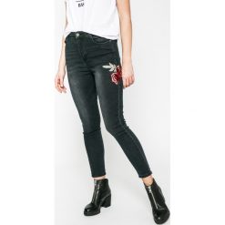 Answear - Jeansy. Czarne jeansy damskie rurki marki ANSWEAR, z bawełny, z podwyższonym stanem. W wyprzedaży za 89,90 zł.