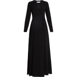 IVY & OAK LONG SLEEVE WRAP DRESS Długa sukienka black. Czarne sukienki damskie marki IVY & OAK, bez wzorów, z elastanu, bez kołnierzyka, z długim rękawem, długie, maxi. Za 799,00 zł.