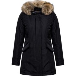Kurtka WOOLRICH LUXURY ARCTIC. Czarne kurtki damskie Woolrich, bez wzorów, z puchu. Za 3520,00 zł.