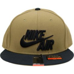 Nike Czapka Air True 805063-245. Pomarańczowe czapki męskie Nike, bez wzorów, z poliesteru. W wyprzedaży za 99,99 zł.