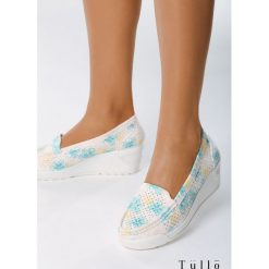 Zielone Koturny Mind Eraser. Zielone koturny damskie Born2be, bez wzorów, bez obcasa, na koturnie. W wyprzedaży za 39,99 zł.