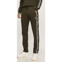 G-Star Raw - Spodnie. Zielone spodnie męskie G-Star RAW, na co dzień, s, z aplikacjami, z bawełny, retro. Za 469,90 zł.
