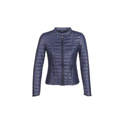 Kurtki pikowane Guess VONA. Niebieskie kurtki damskie Guess, s, z aplikacjami, bez kaptura. Za 559,20 zł.