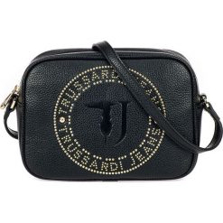 Trussardi Jeans torebka crossbody 75B00835-9Y099999 czarna. Czarne torebki klasyczne damskie Trussardi Jeans, bez wzorów, z jeansu, bez dodatków. Za 469,00 zł.