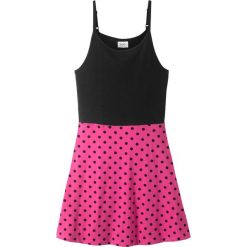 Sukienka shirtowa bonprix czarno-różowy. Czarne sukienki dziewczęce bonprix, na lato, bez wzorów, bez rękawów, rozkloszowane. Za 34,99 zł.