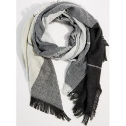 Szalik we wzory - Beżowy. Brązowe szaliki damskie marki Mohito. Za 49,99 zł.