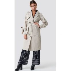 Rut&Circle Trencz Agnes - Beige. Brązowe płaszcze damskie Rut&Circle, w paski. Za 323,95 zł.