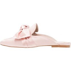 Klapki damskie: Bianco BOW LOAFER Klapki powder