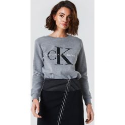 Calvin Klein Bluza Crew Neck True Icon - Grey. Szare bluzy damskie marki Calvin Klein, bez wzorów, z polaru, bez rękawów, bez kaptura. Za 404,95 zł.