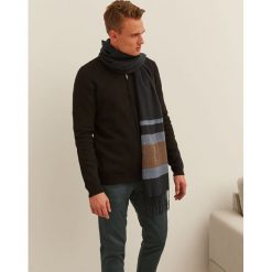 SZALIK MĘSKI. Niebieskie szaliki męskie Top Secret, na zimę, bez wzorów, z tkaniny. W wyprzedaży za 29,99 zł.