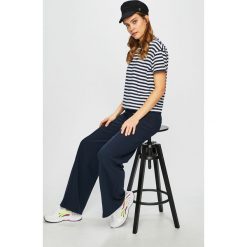 Tommy Jeans - Top. Białe topy damskie marki Tommy Jeans, s, z bawełny, z okrągłym kołnierzem. Za 179,90 zł.