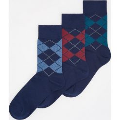Skarpety 3 pack - Granatowy. Niebieskie skarpetki męskie Reserved, bez wzorów. Za 29,99 zł.