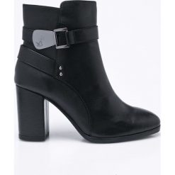 Caprice - Botki. Czarne botki damskie lity marki Caprice, z materiału. W wyprzedaży za 239,90 zł.