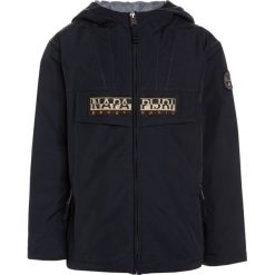 Napapijri RAINFOREST OPEN 1 Kurtka przeciwdeszczowa blu marine. Niebieskie kurtki męskie Napapijri, z materiału. W wyprzedaży za 503,20 zł.