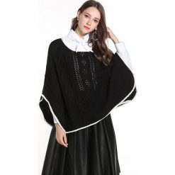 Sweter w kolorze czarnym. Czarne swetry damskie Swetry na chłodne dni, bez wzorów, ze splotem, bez rękawów, bez kaptura. W wyprzedaży za 139,95 zł.