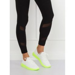 Buty sportowe biało-żółte AKSEW. Żółte buty sportowe damskie FunKee.pl, bez wzorów, z tkaniny, sportowe. Za 94,99 zł.