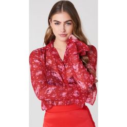Bluzki damskie: NA-KD Boho Szyfonowa bluzka z rękawami z falbaną – Red,Multicolor