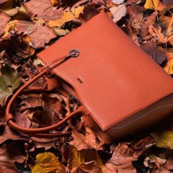 TORBA na laptopa STRAIGHT COGNAC. Brązowe torby na laptopa Pakamera, bez wzorów, eleganckie. Za 579,00 zł.