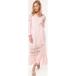 Różowa Sukienka Noncovered. Różowe sukienki damskie Born2be, na lato, s, z tkaniny. Za 134,99 zł.