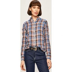Wrangler - Koszula. Niebieskie bluzki damskie Wrangler, na co dzień, s, bez wzorów, z bawełny, klasyczne, z klasycznym kołnierzykiem, z długim rękawem. Za 199,90 zł.