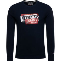 Bluza Tommy Jeans Multi DM0DM06589. Niebieskie bluzy męskie Tommy Jeans, m, bez wzorów, z bawełny, bez kołnierzyka, bez rękawów, bez kaptura. W wyprzedaży za 239,00 zł.