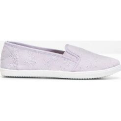 Baleriny bonprix w kolorze bzu. Fioletowe baleriny damskie bonprix, bez wzorów, sportowe, bez obcasa. Za 24,99 zł.