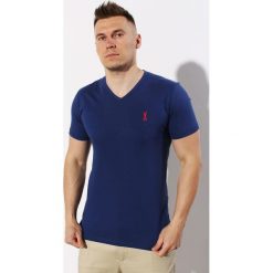 T-Shirt Orlovski V-neck Granatowy Red. Czerwone t-shirty męskie Edward Orlovski, l, bez wzorów, z bawełny, eleganckie, z włoskim kołnierzykiem. Za 29,00 zł.