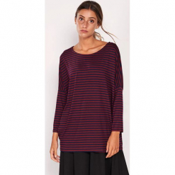 Koszulka w kolorze bordowo-granatowym ze wzorem. Czerwone t-shirty damskie marki Dioxide, s, w paski, z dekoltem w łódkę, z długim rękawem. W wyprzedaży za 89,95 zł.